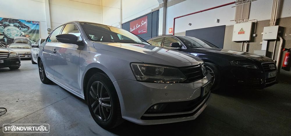 VW Jetta 2.0 TDI Confortline - 28