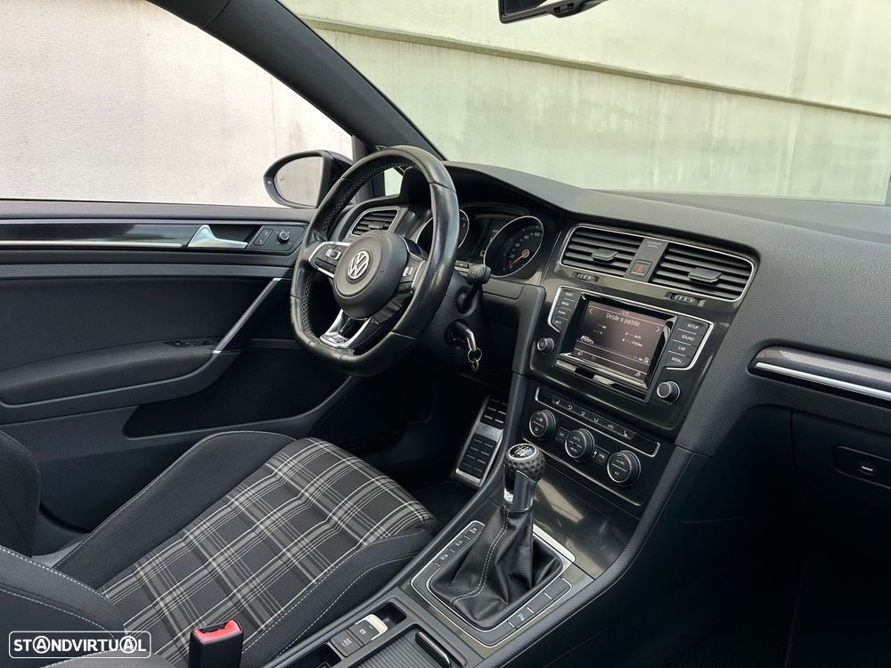 VW Golf GTD BlueMotion - 13