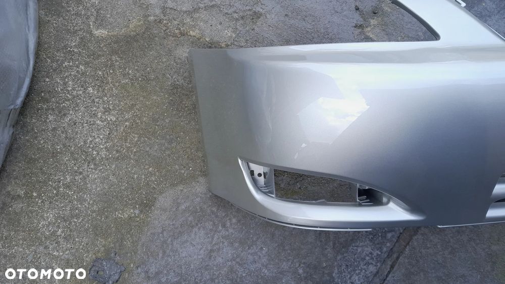 Toyota Corolla E12 02-04 rok zderzak przedni hatchback  kod lakieru 1C0 - 3