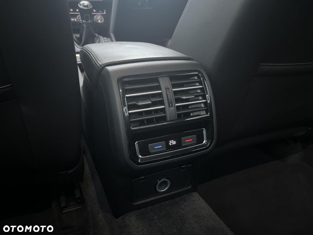 Volkswagen Passat 1.8 TSI BMT Highline - 36