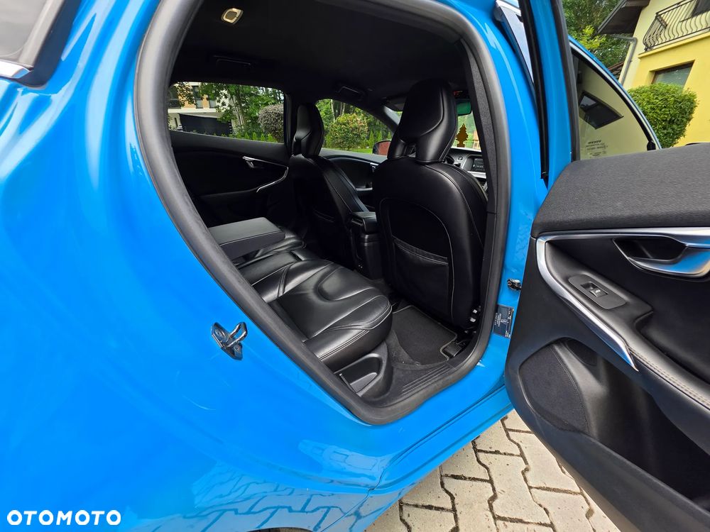 Volvo V40 D2 R Design - 6