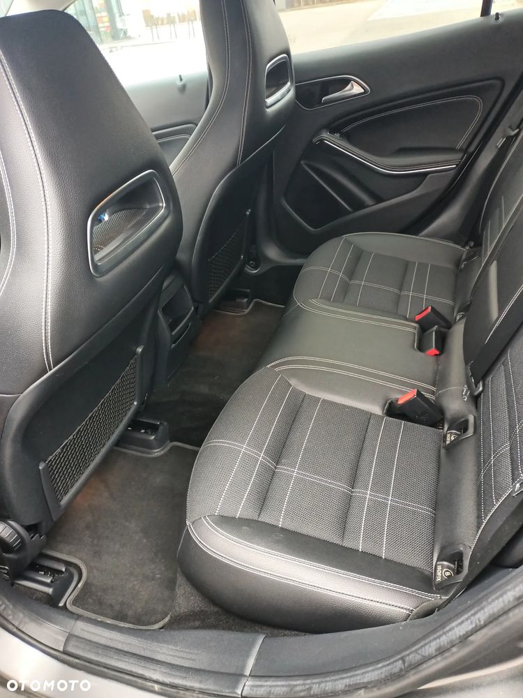 Mercedes-Benz GLA 200 7G-DCT Activity Edition - 11