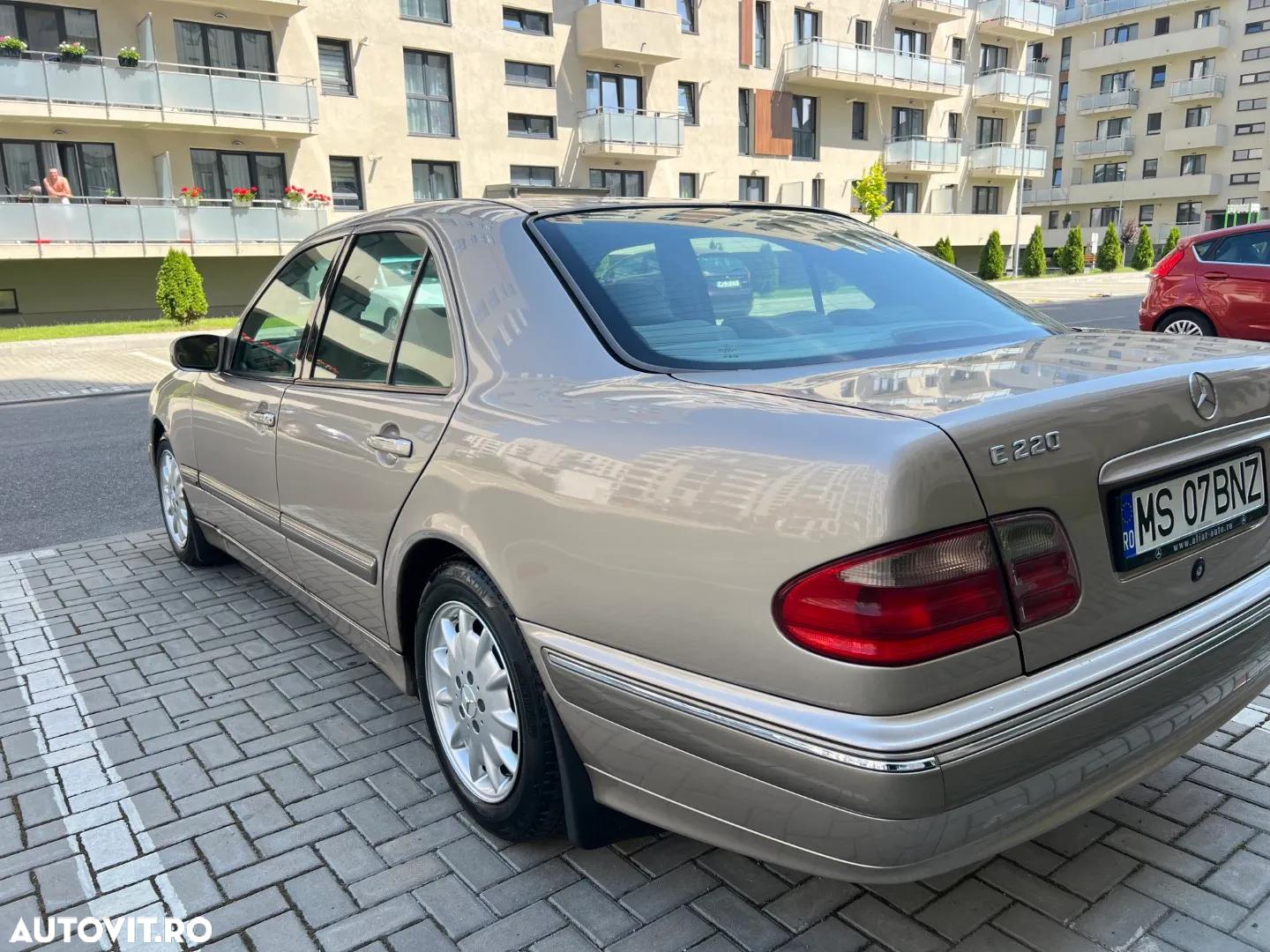 Mercedes-Benz E - 5