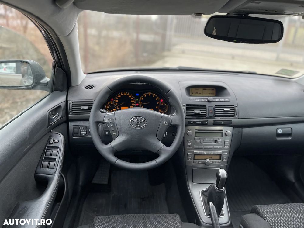 Toyota Avensis 1.6 Sdn. Sol - 7