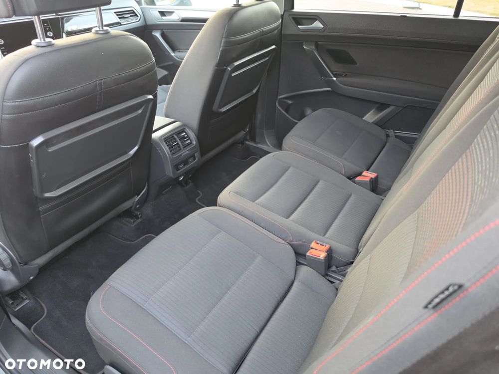 Volkswagen Touran - 18