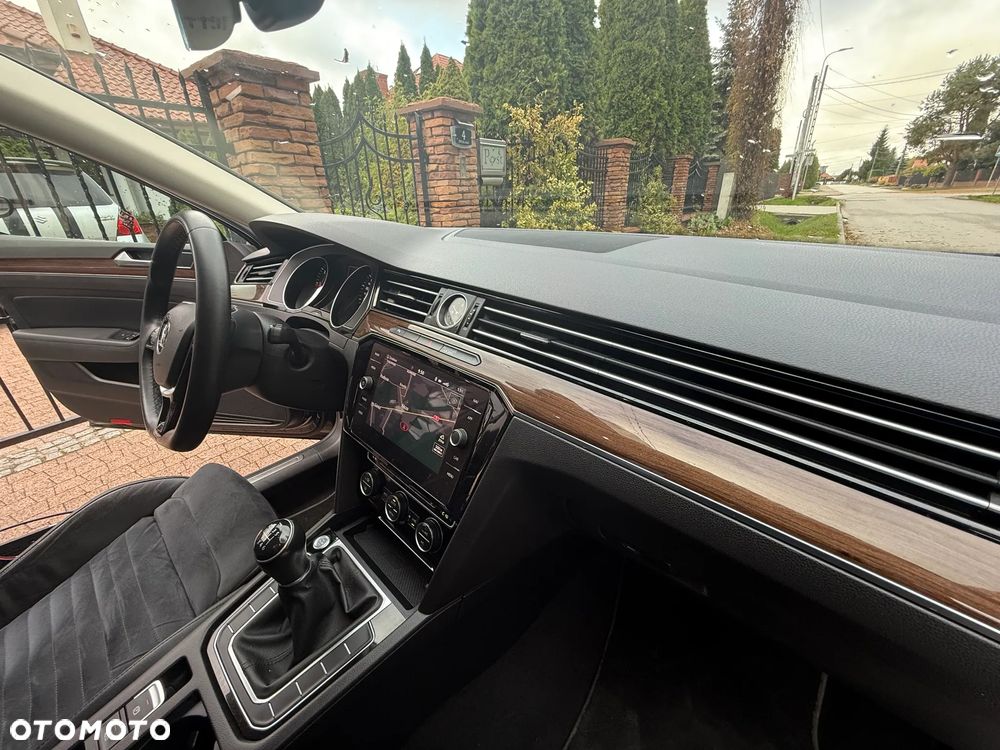 Volkswagen Passat Variant 2.0 TDI SCR Highline - 14