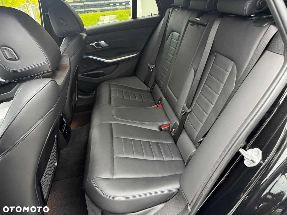 BMW Seria 3 330e xDrive M Sport - 27