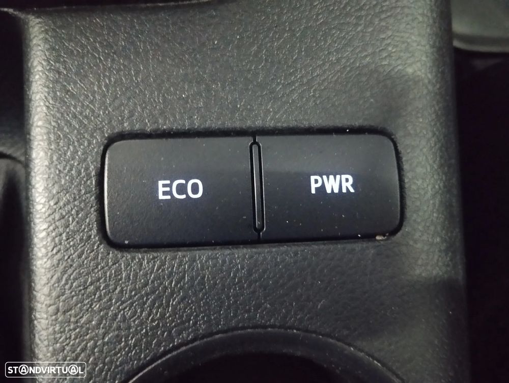 Toyota Hilux 2.4 D-4D 2WD CD CM - 24