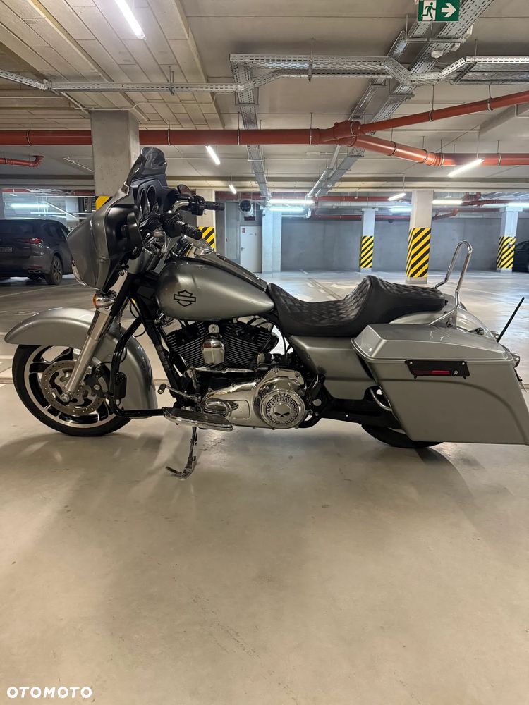 Harley-Davidson Touring Street Glide - 2