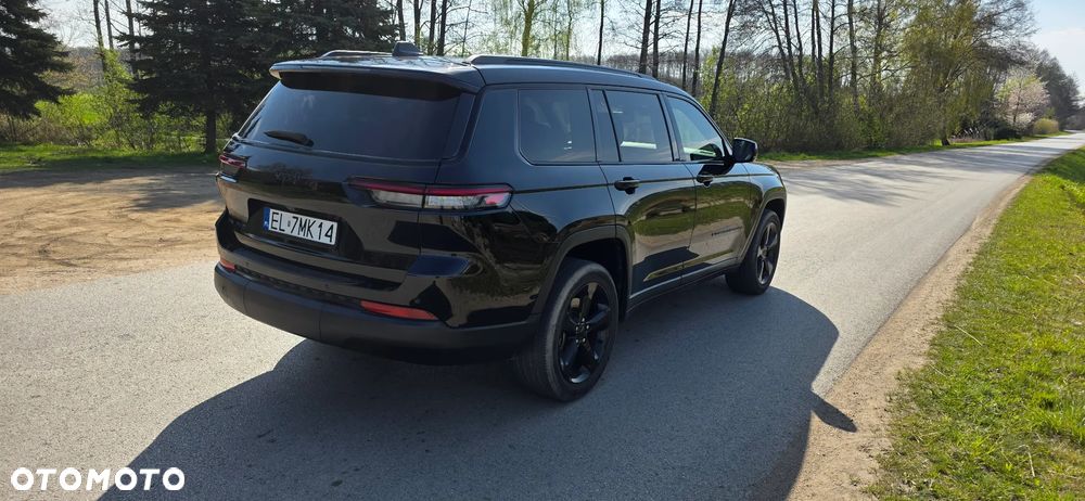 Jeep Grand Cherokee - 32