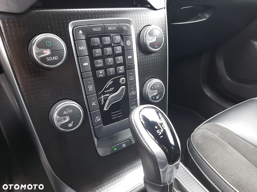 Volvo V40 D3 Geartronic RDesign - 15