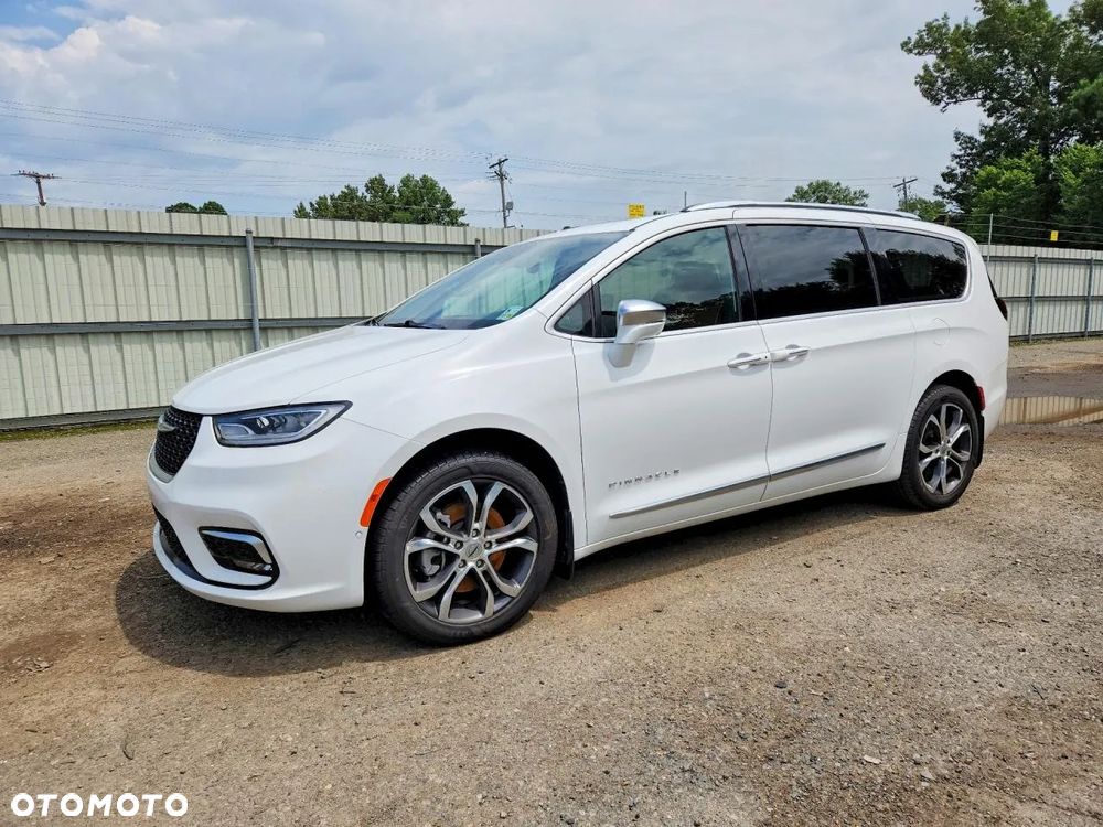 Chrysler Pacifica - 1