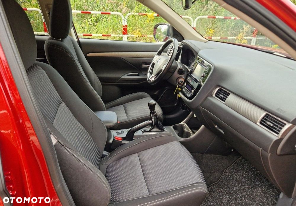 Mitsubishi Outlander 2.0 2WD SUV-Star - 31