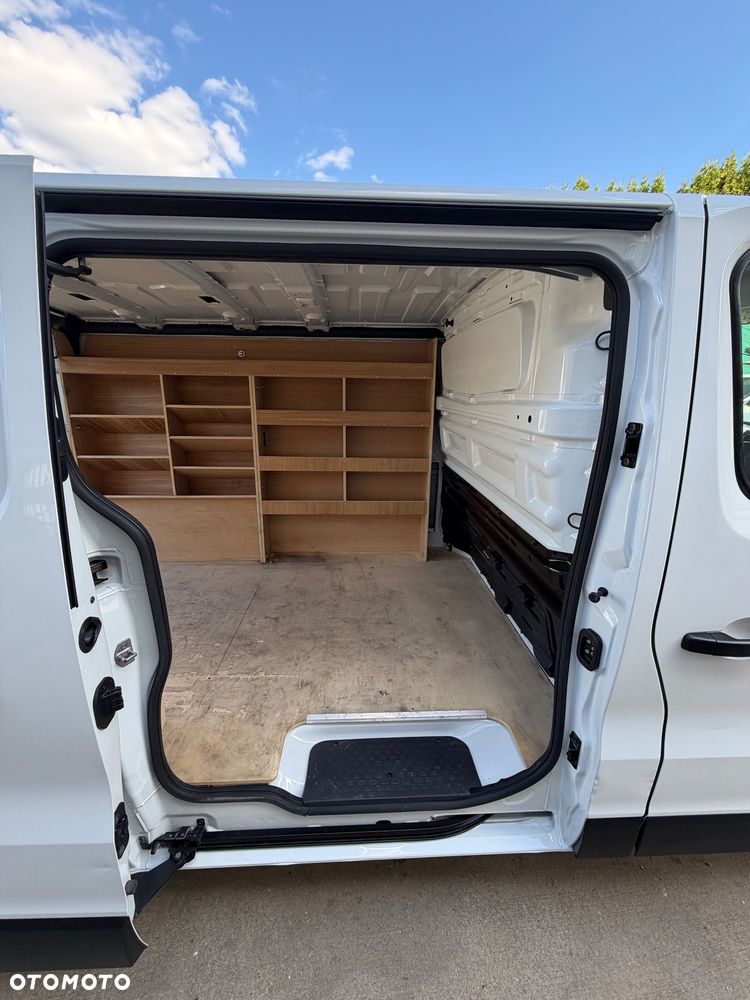 Renault Trafic Długi Blaszak L2H1 Renault Trafic Blaszak 2.0 - 12