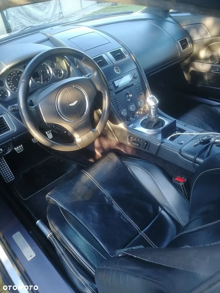Aston Martin Vantage - 7