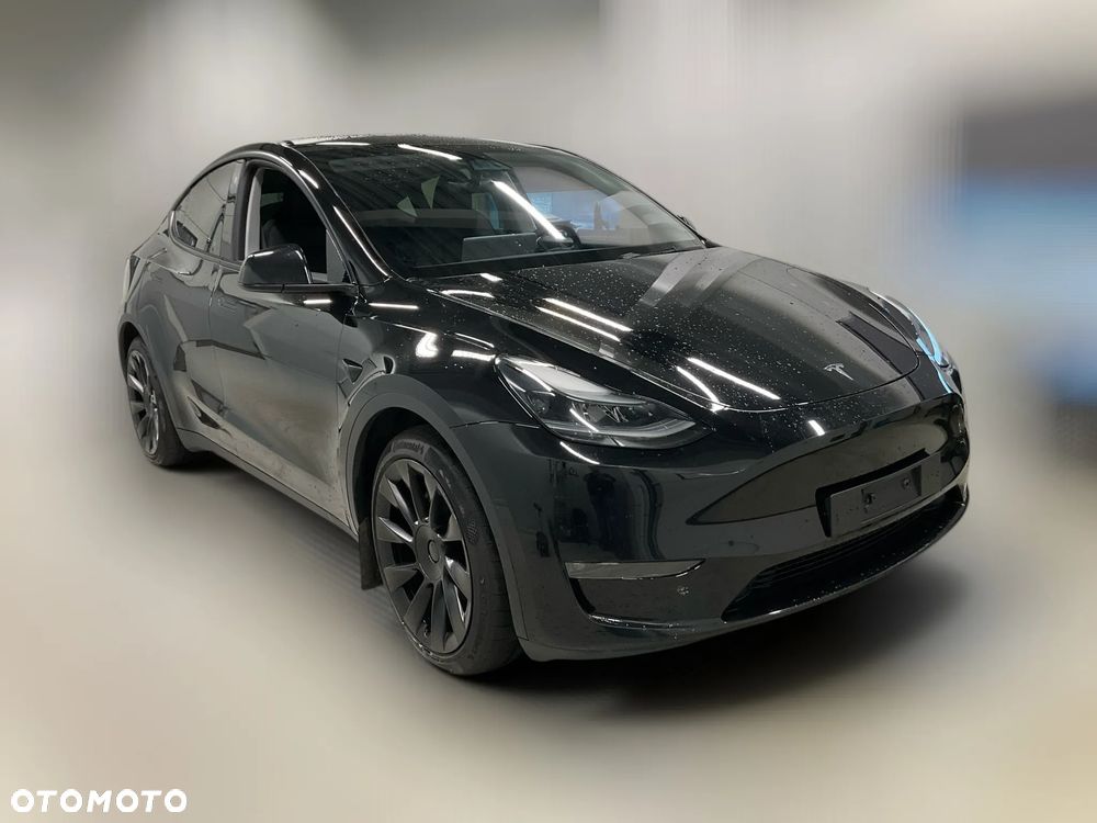 Tesla Model Y Long Range AWD - 4