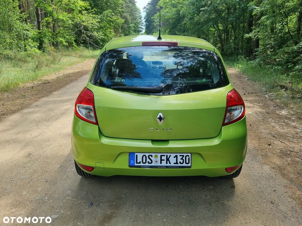 Renault Clio 1.2 16V Emotion - 10