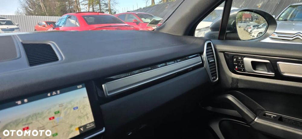 Porsche Cayenne - 32