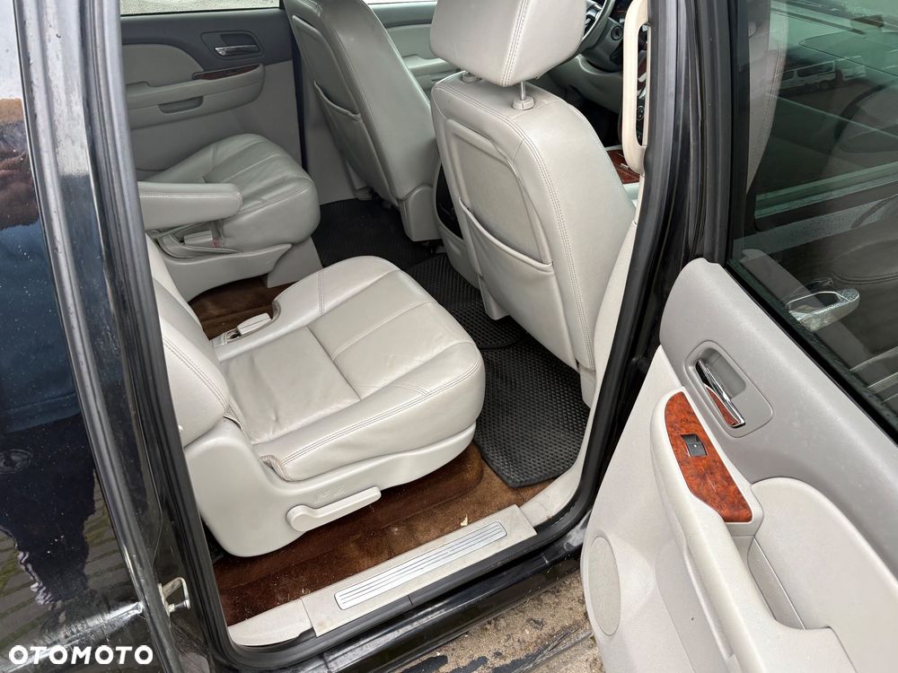 Chevrolet Suburban - 20