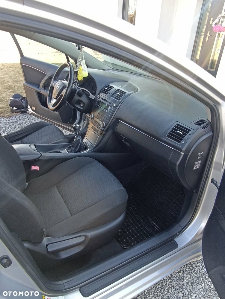 Toyota Avensis 2.0 D-4D - 10