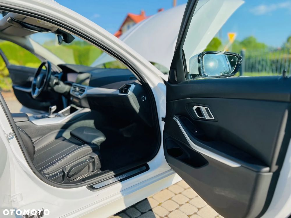 BMW Seria 3 320d xDrive Luxury Line sport - 14