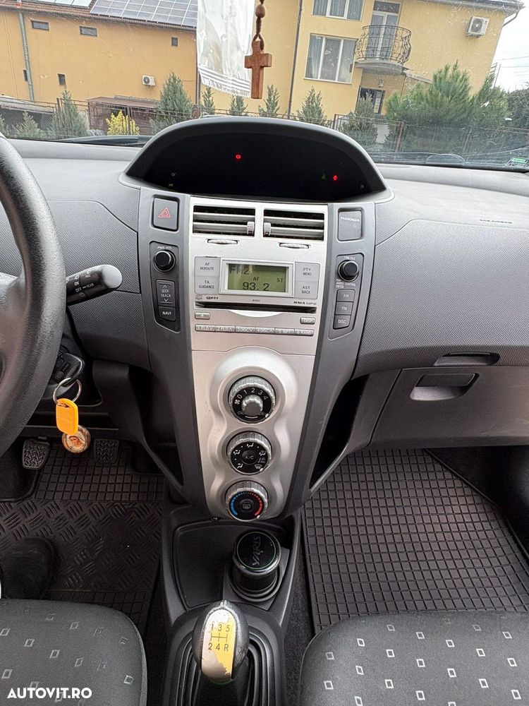 Toyota Yaris - 4