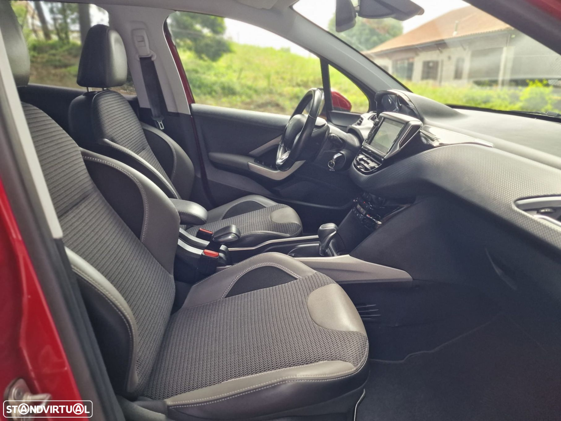 Peugeot 2008 1.2 PureTech Allure EAT6 - 18