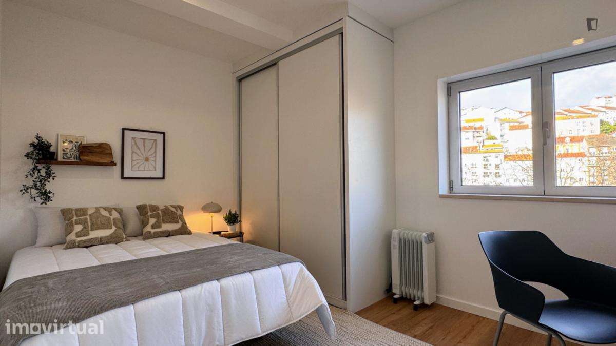 Quarto - localizado em Alta Universitária Coimbra - Grande imagem: 4/13