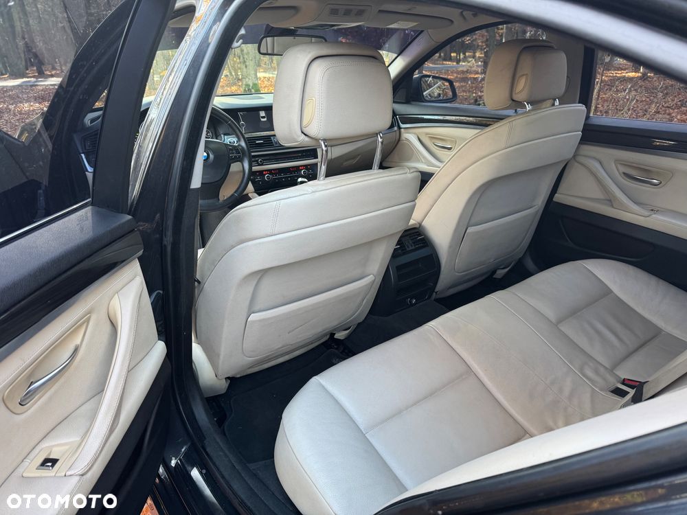 BMW Seria 5 528i xDrive Modern Line - 31