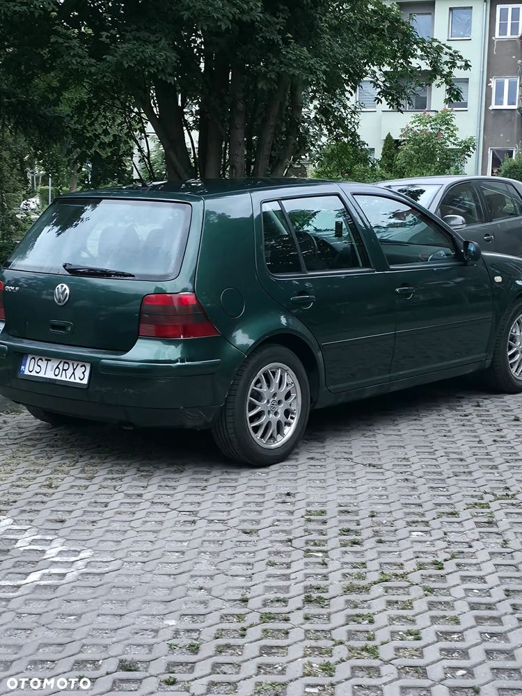 Volkswagen Golf - 1