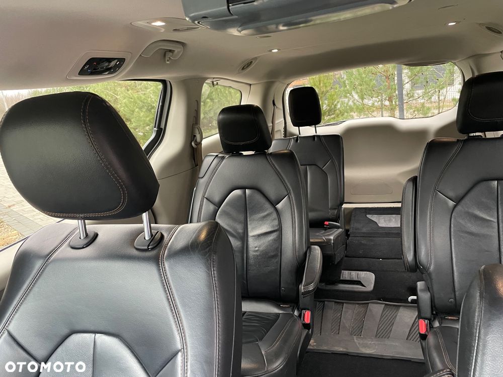 Chrysler Pacifica - 27