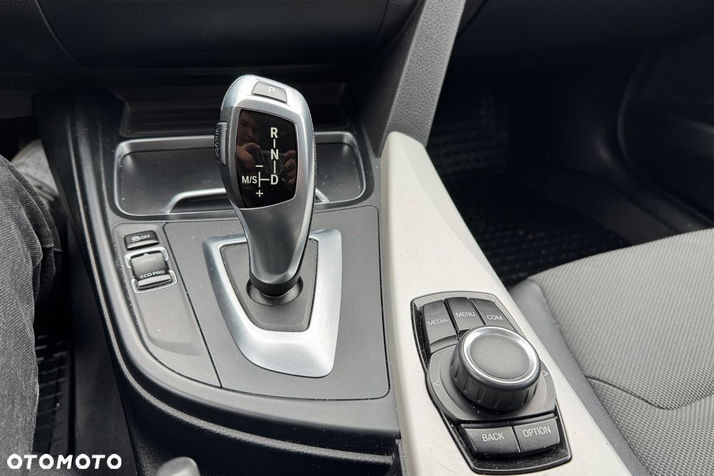 BMW Seria 3 318d Sport Line - 13