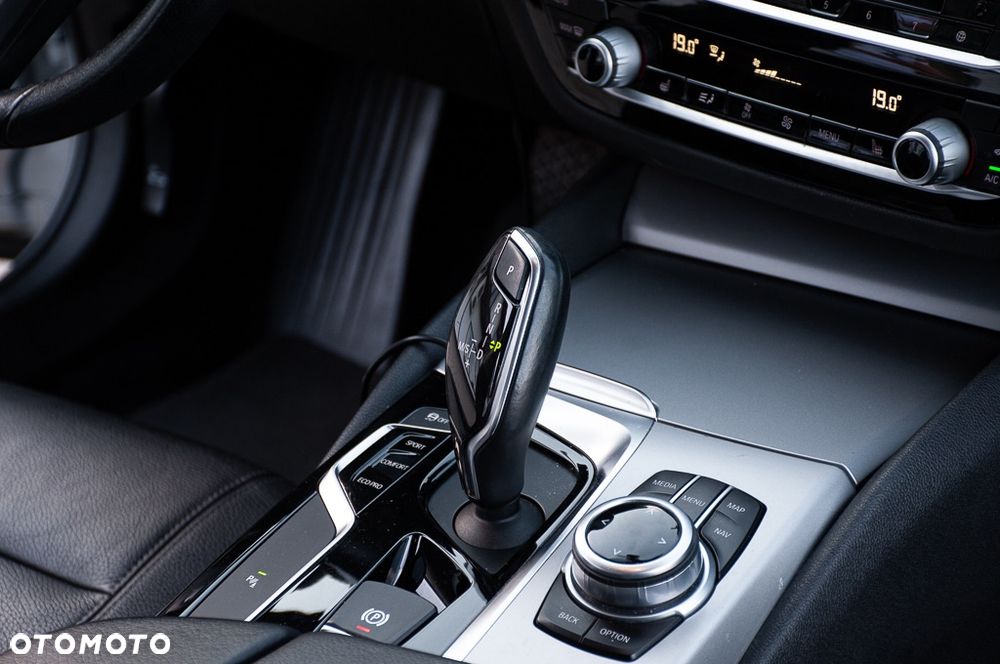 BMW Seria 5 520d Luxury Line - 29