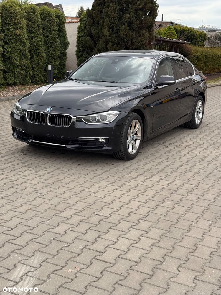 BMW Seria 3 330d xDrive Sport-Aut Luxury Line