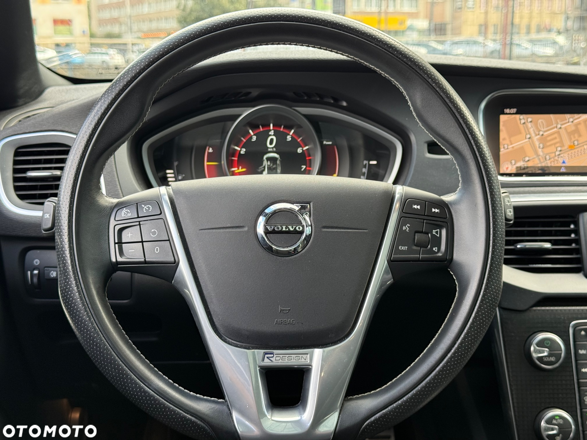 Volvo V40 T4 Drive-E R-Design Momentum - 12