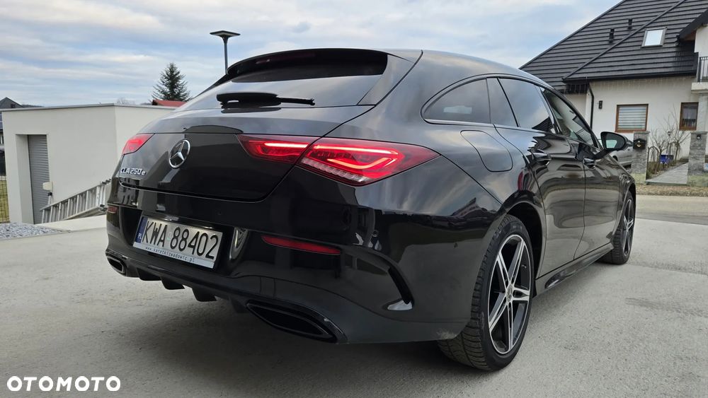 Mercedes-Benz CLA 250 E AMG Line 8G-DCT - 19