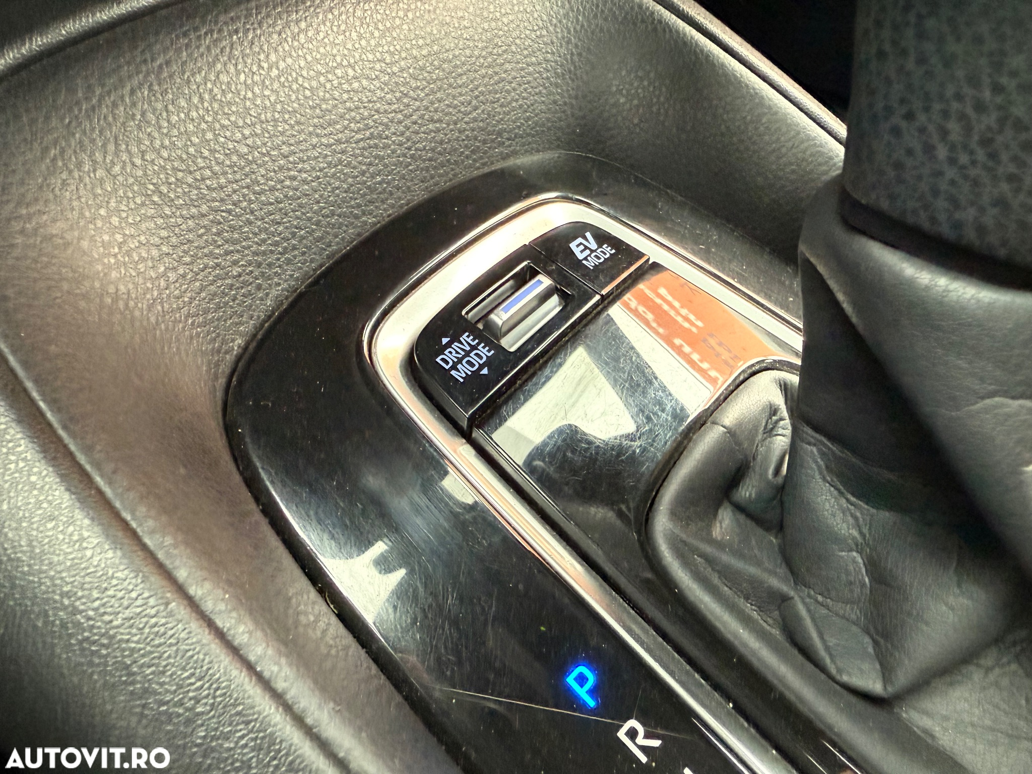 Toyota Corolla 2.0 Hybrid Lounge - 15