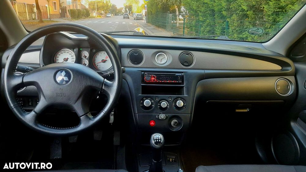 Mitsubishi Outlander - 2