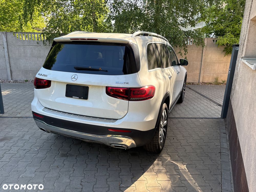 Mercedes-Benz GLB 250 4Matic 8G-DCT Special Edition - 9