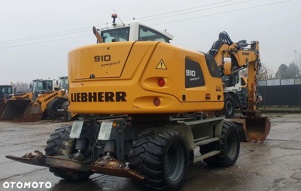 Liebherr A910 Compact - 4