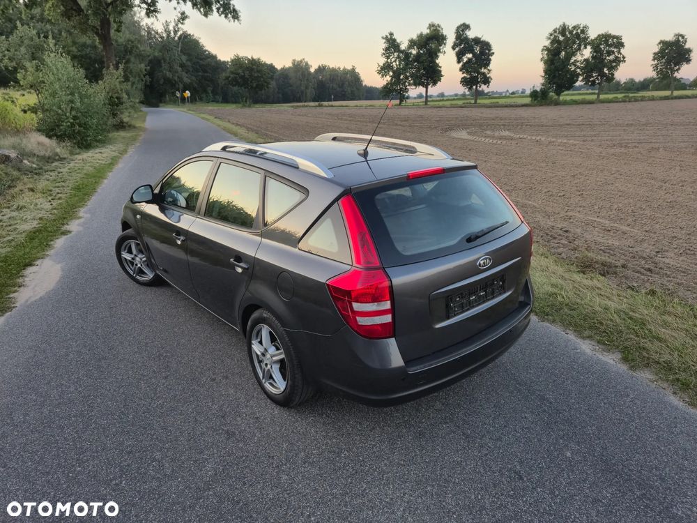 Kia Ceed - 25