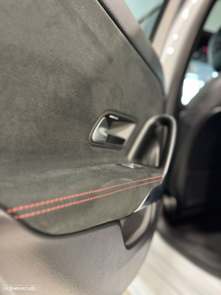 Mercedes-Benz A 250 Limousine e AMG Line - 23