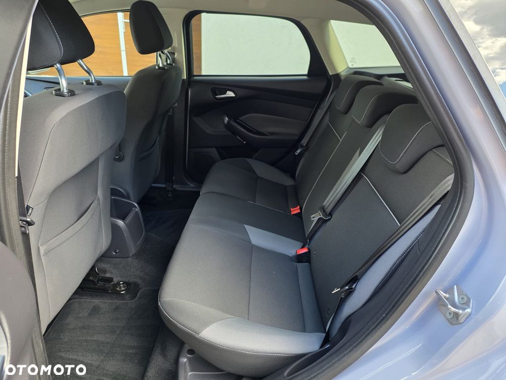 Ford Focus 1.6 Ambiente - 9