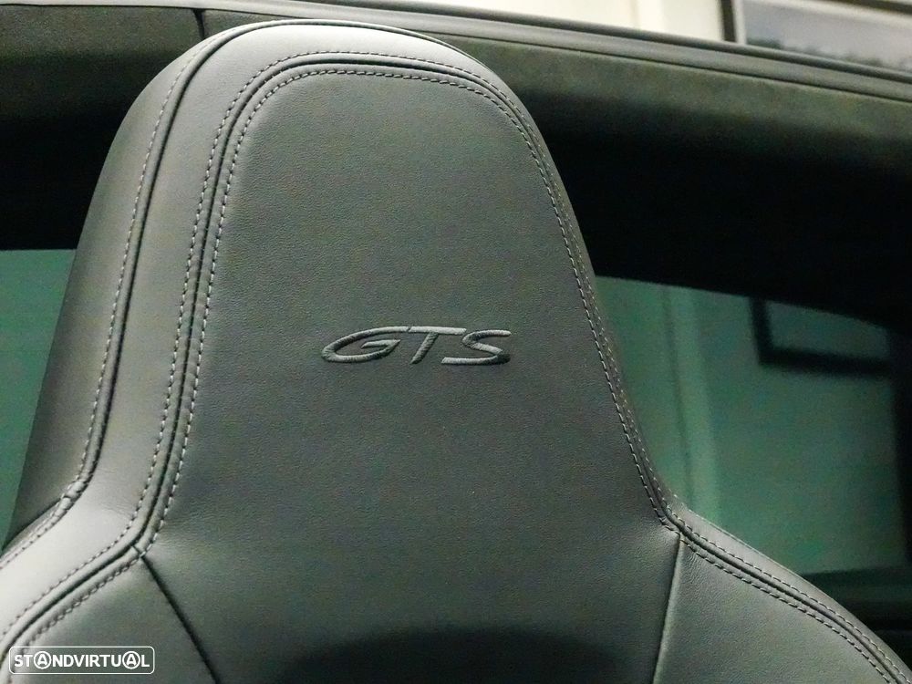 Porsche 911 (992) Targa 4 GTS PDK - 32