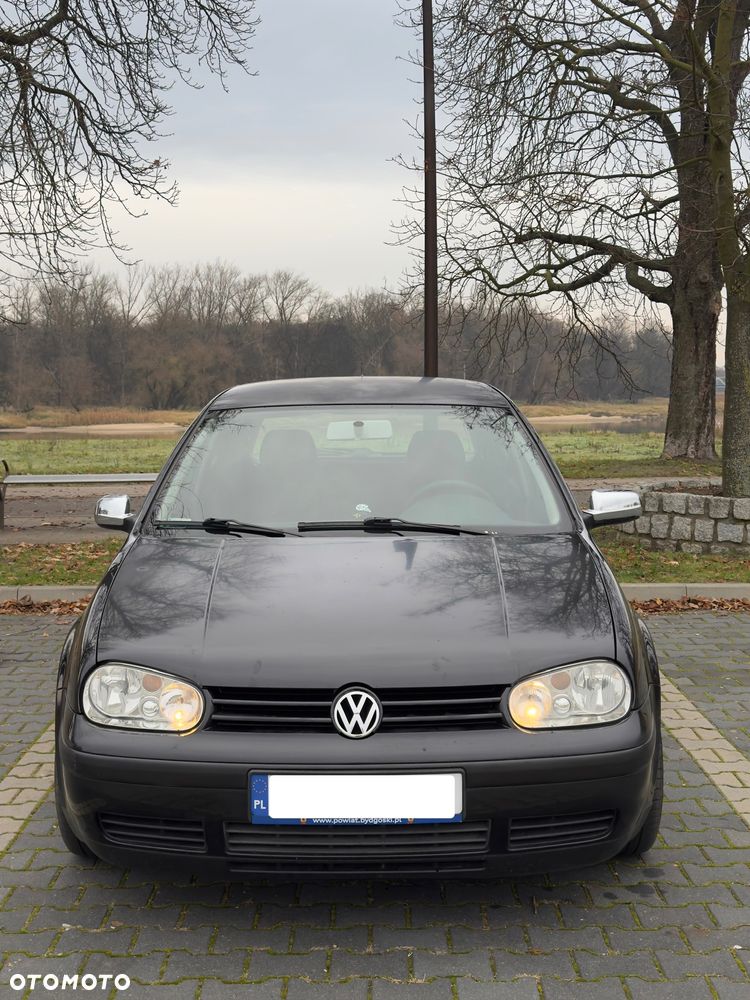 Volkswagen Golf - 1