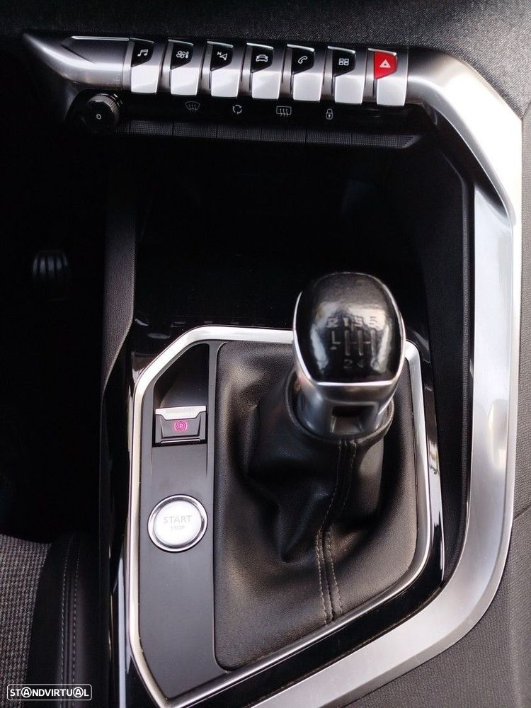 Peugeot 5008 1.2 PureTech Allure J18 - 12