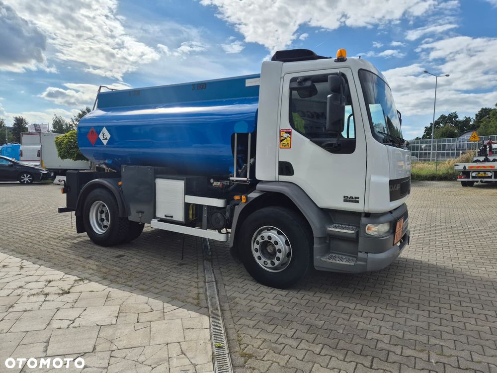 DAF LF 55 / AUTOCYSTERNA / BECZKA NA PALIWO / CYSTERNA / NIE RDZEWNA  / ADR / TDT / WYMIENIONY SILNIK / W PEŁNI SPRAWNY / SERWISOWANY / OD DOŁU I OD GÓRY WLEW / BEZWYPADKOWY / 2 KOMORY 8300 m3 - 6