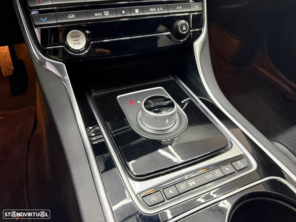 Jaguar XE 2.0 D R-Sport Aut. - 28