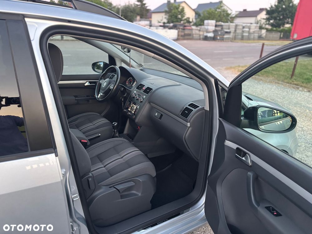 Volkswagen Touran - 10