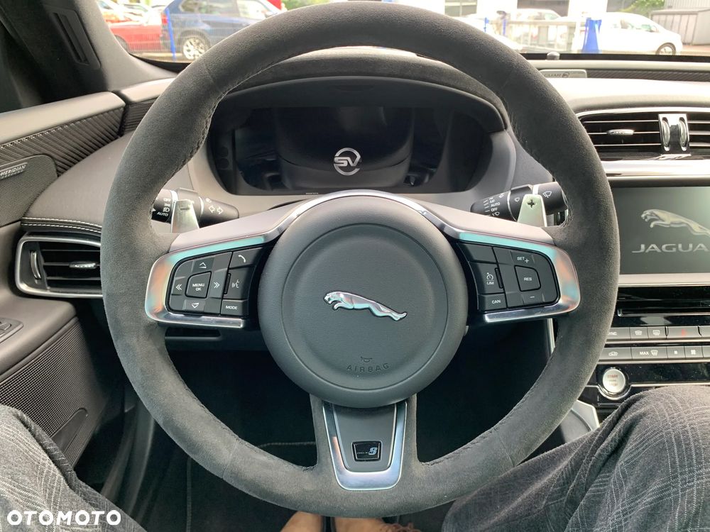 Jaguar XE S - 16